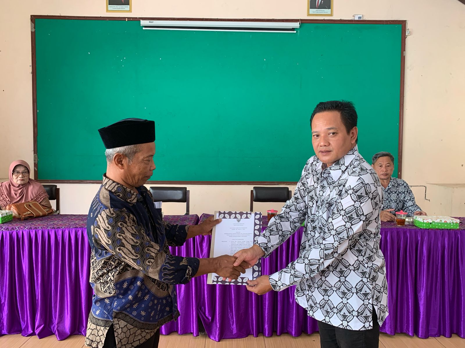 PELEPASAN PURNA TUGAS STAF KALURAHAN
