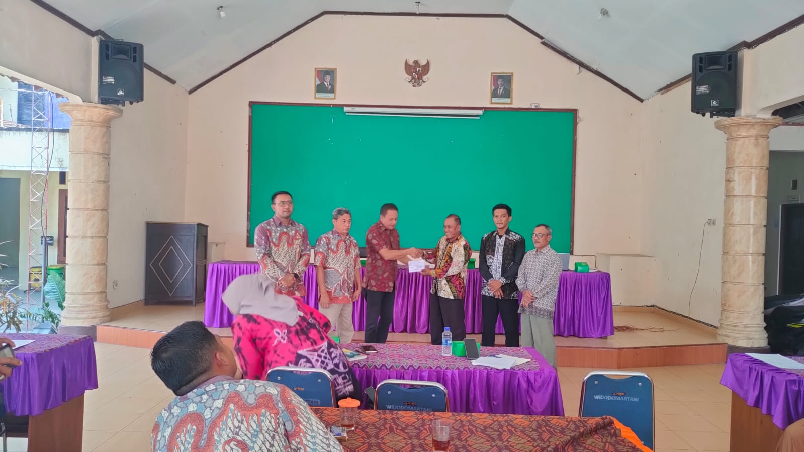 PEMBERIAN REWARD LUNAS PBB SECARA SIMBOLIS